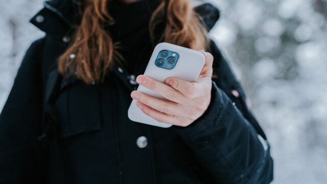 woman-using-smartphone